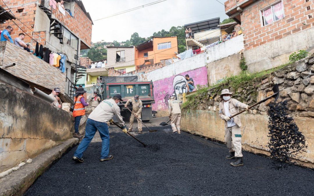 Más de 8.000 huecos han sido intervenidos en vías de Medellín durante este año