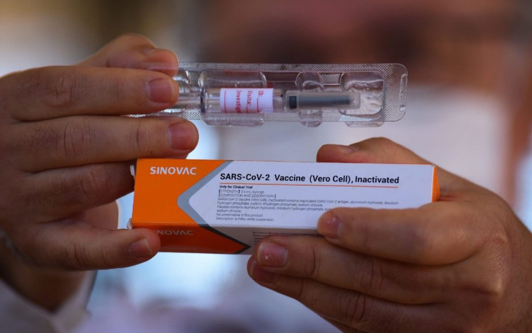 Con nuevo lote de vacunas de Sinovac, avanza plan de vacunación en Colombia: Llegaron 2,1 millones de dosis