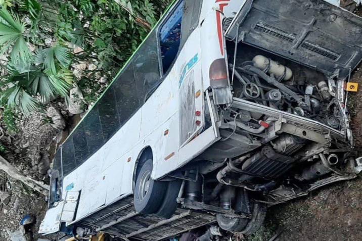 Aterrador: Brutal accidente en la vía Medellín – Bogotá dejó siete muertos y más de 30 heridos