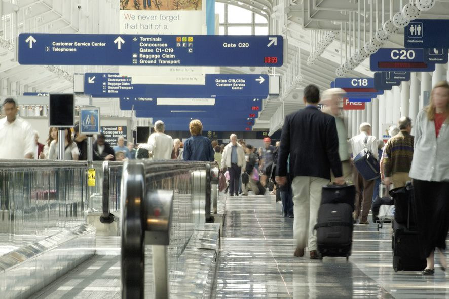 Nuevas medidas: Desde este martes regirán más requisitos para viajeros internacionales que quieran entrar al país