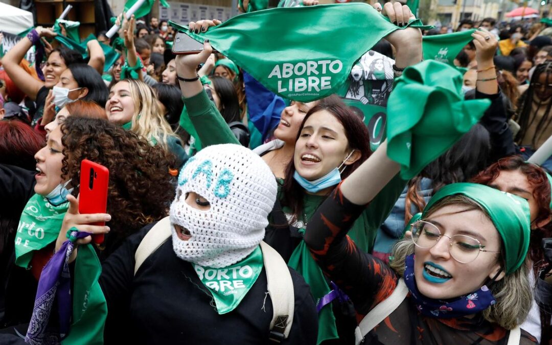 Opiniones divididas: reacciones a favor y en contra tras la despenalización del aborto en Colombia