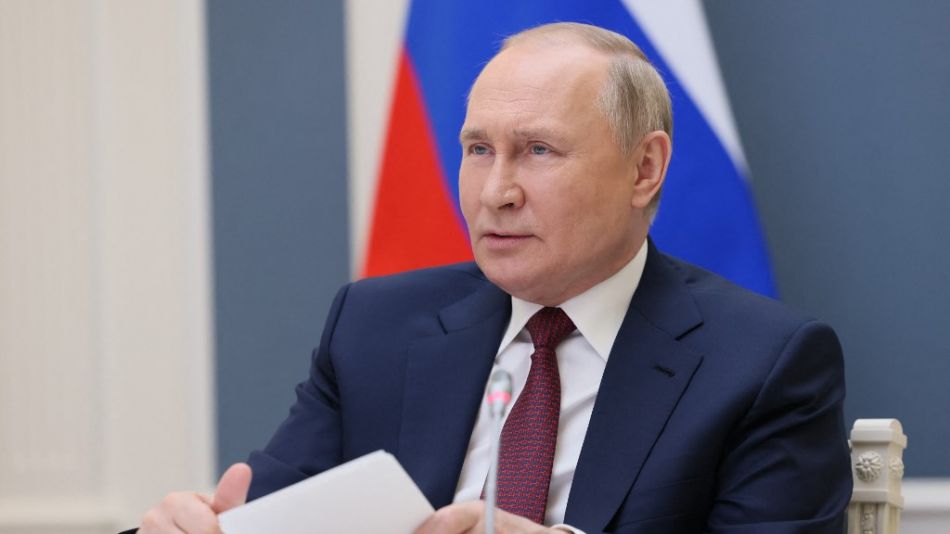 Vladimir Putin acusa a Occidente de convertir al pueblo de Ucrania en «carne de cañón» para sus intereses
