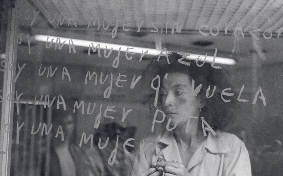 La retrospectiva de María Teresa Hincapié, pionera del performance en Colombia, llega al Museo de Arte Contemporáneo de Barcelona – MACBA