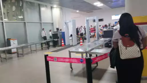 Protestas de pasajeros paralizan aeropuerto de Santa Marta