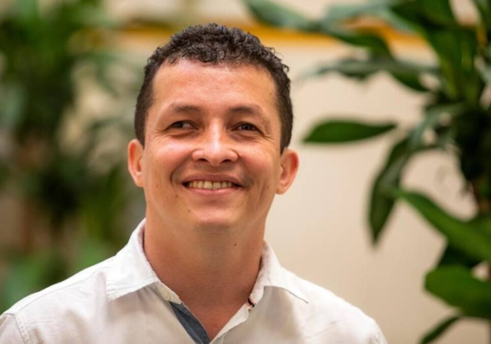Líderes sociales y empresariales le responden al expresidente Uribe y piden a un Representante a la Cámara postular su nombre a la alcaldía