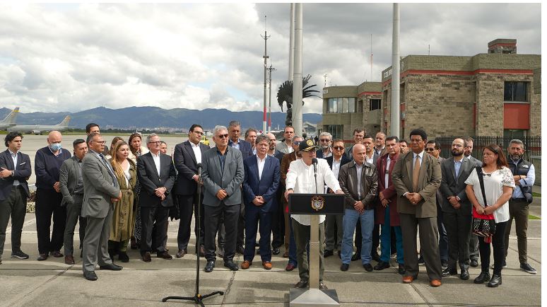 Presidente Gustavo Petro oficializa que el salario mínimo para 2023 será de $1’160.000 y el auxilio de transporte de $140.000