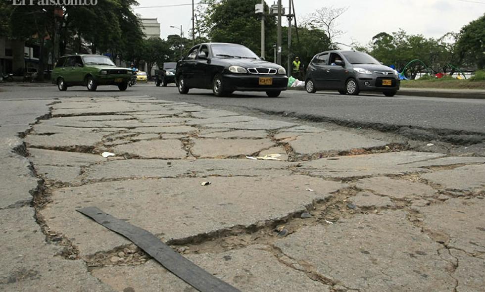 Cada vez son más las vías deterioradas en Cali