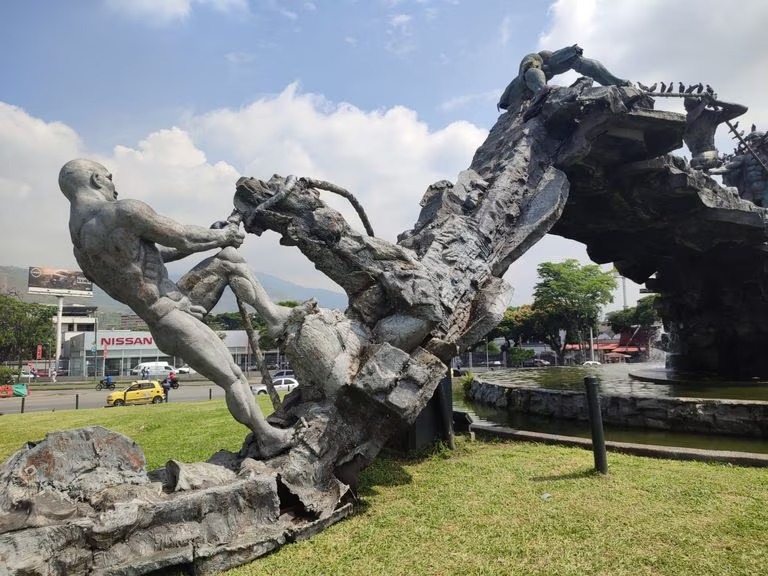Se cayó el monumento a la solidaridad