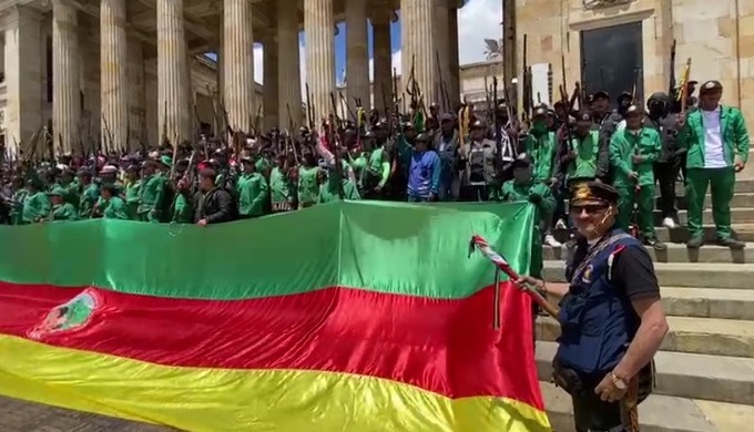 Guardia Nacional indígena continua en protesta afuera del congreso