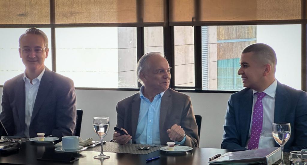 Ministro Bonilla reitera su compromiso de controlar y reducir el déficit fiscal