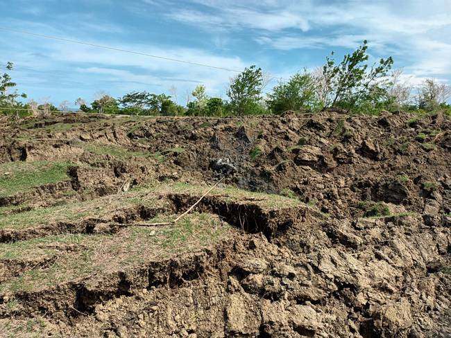 En Puerto Escondido, Córdoba: Grietas por sismo se tragaron 5 vacas