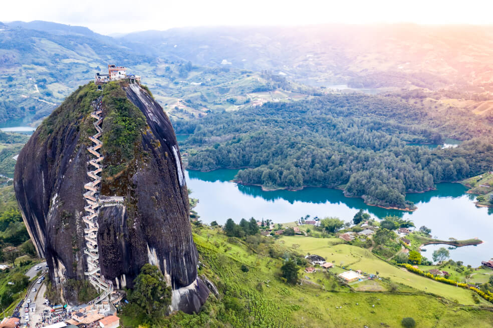 Turismo sigue reactivándose: en abril continuó el aumento de número de visitantes no residentes