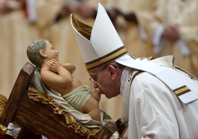 Papa Francisco pide no confundir la navidad con consumismo