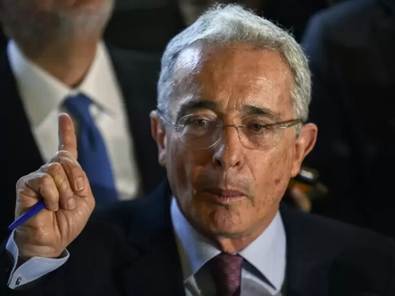 Nuevo retraso en la resolución del caso Uribe: renunció fiscal