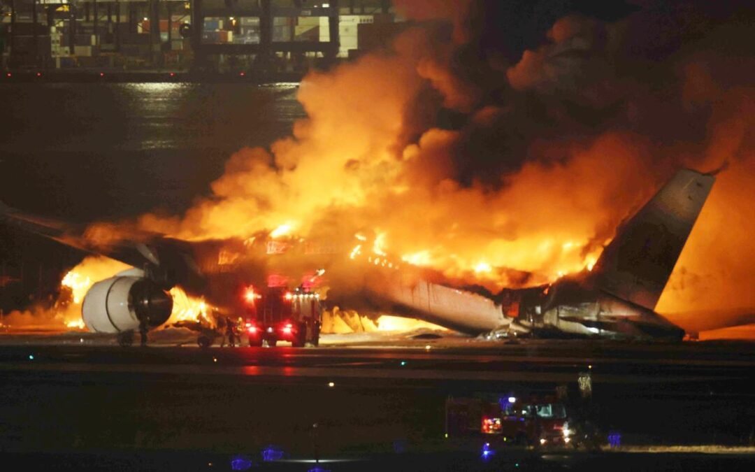 Cinco muertos tras accidente en un aeropuerto de Japón