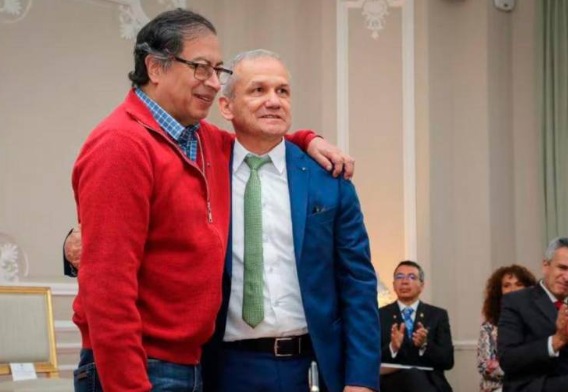 Carlos Ramón González renuncia como director de la DNI en medio de escándalo de corrupción