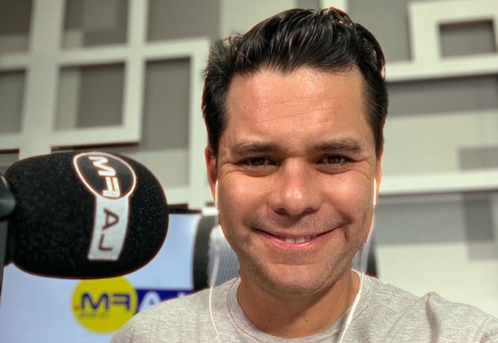 Luis Carlos Vélez deja La FM