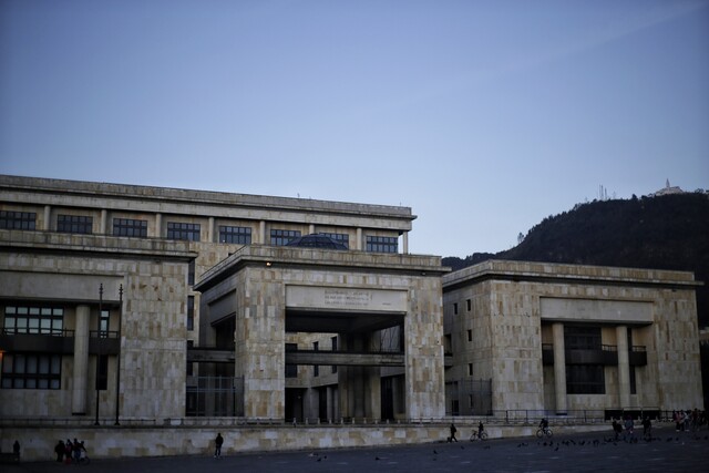 Corte frena uso político de la conmoción interior