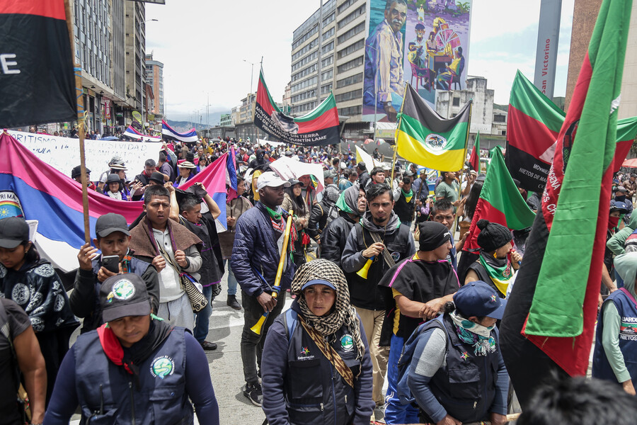 Gobierno suspende diálogo con indígenas tras disturbios en Bogotá