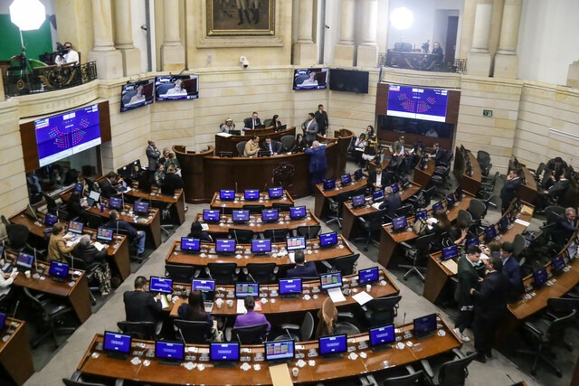 Transfuguismo tambalea en el Senado: partidos se apartan del polémico proyecto