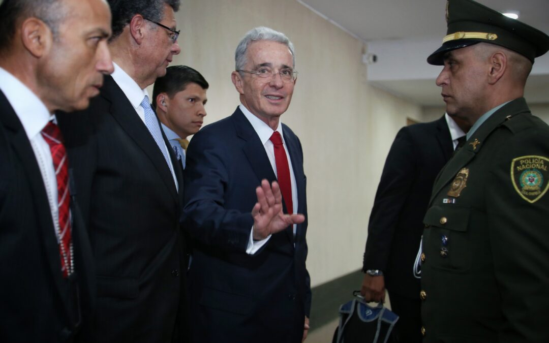 Uribe Llama a 75 Testigos en Juicio por Soborno