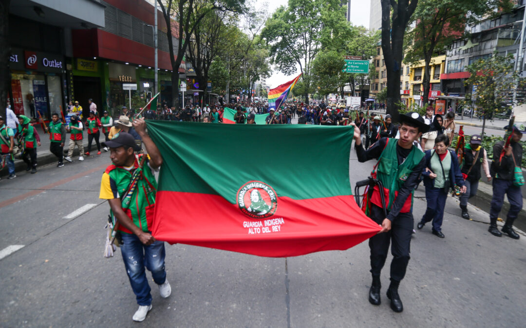 Ministra de Ambiente marcha con la Minga por la consulta