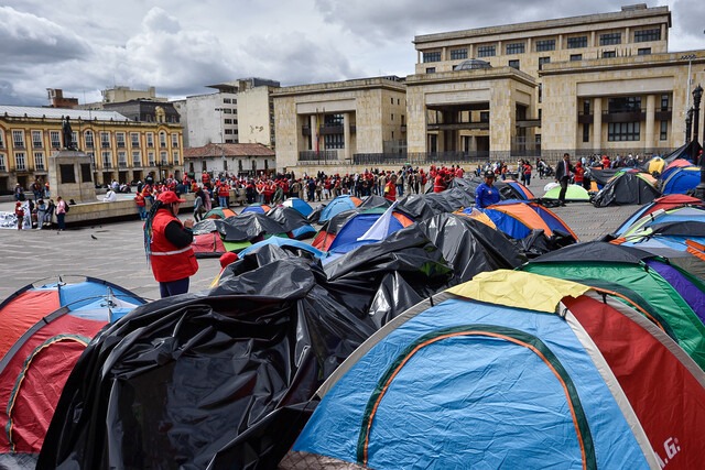 Campesinos levantarán asentamiento en Bogotá tras acuerdo con el Gobierno