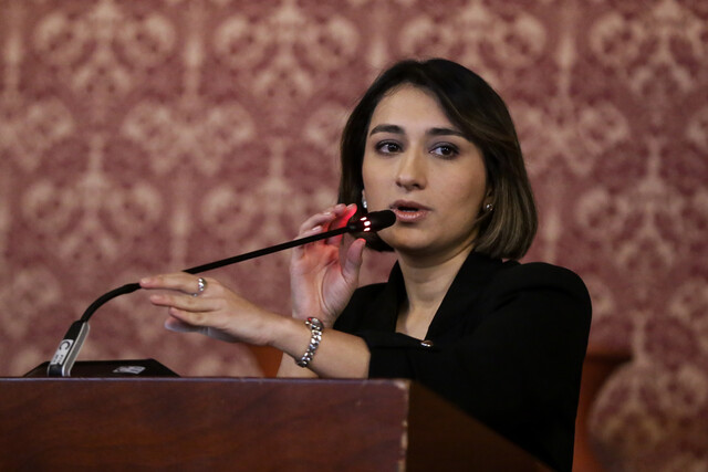 Desde Praga, Sarabia aboga por respeto mutuo tras su renuncia y tensiones con Petro