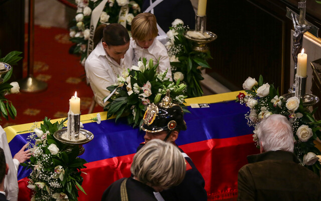 Miles de personas despidieron a Miguel Uribe Turbay en el Capitolio Nacional