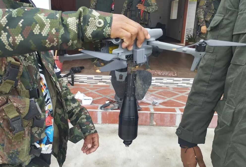 Drones con explosivos atacaron casa del alcalde y base militar en Calamar, Guaviare